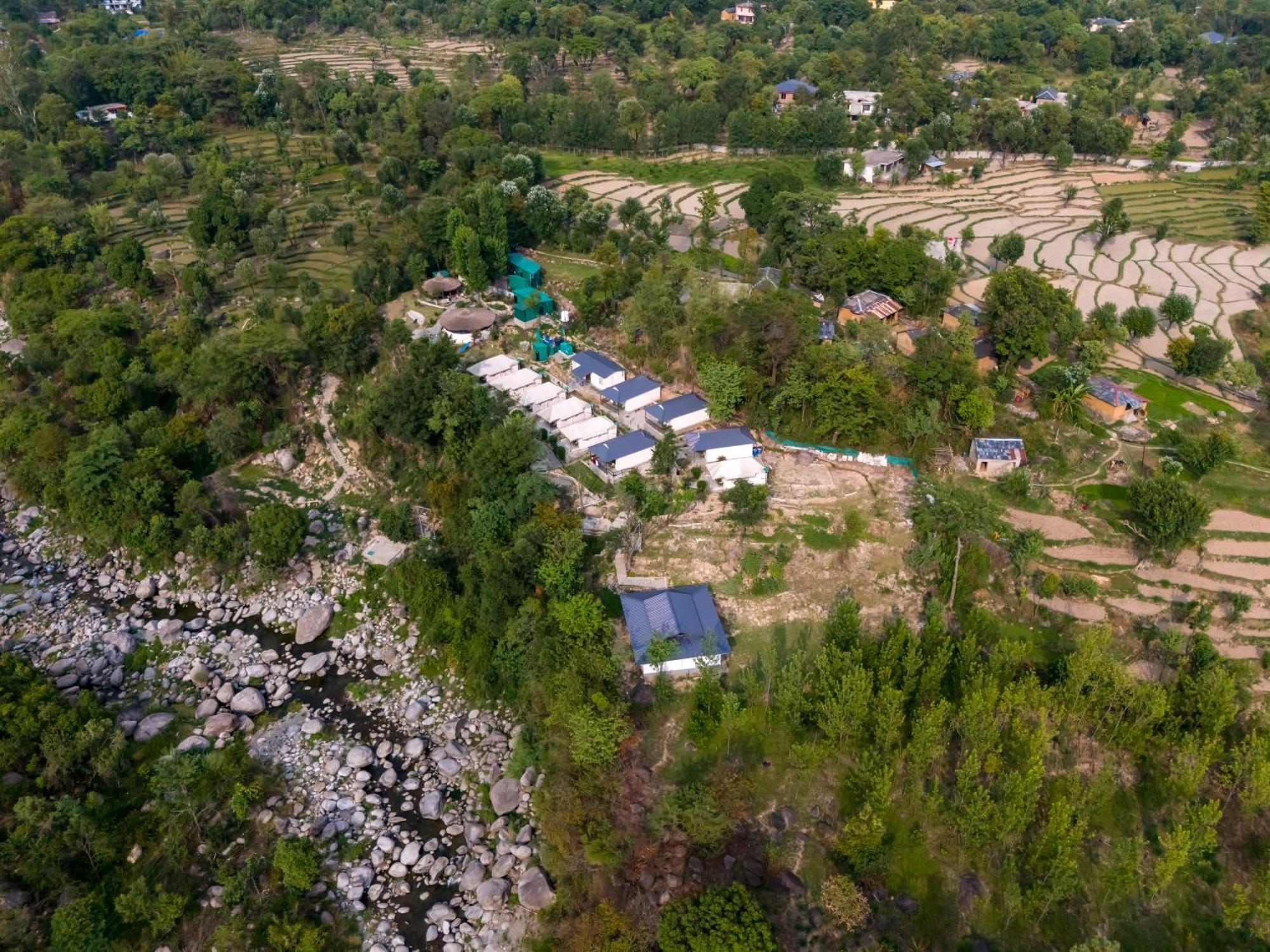 Dev Bhoomi Farms & Cottages دارامشالا المظهر الخارجي الصورة